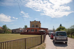 gut besuchte Bar Mlyn in Banie Mazurskie