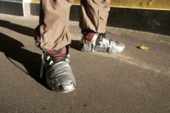 die Schuhe waren alt, das Air-System undicht, deswegen habe ich alles verklebt, war auch gut so, die Schuhe haben wir hinterher weggeworfen